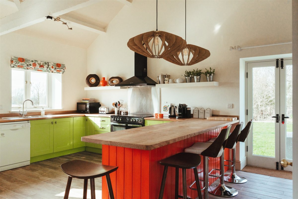 Roebuck's Rose - well equipped kitchen with wonderful views of the water meadows